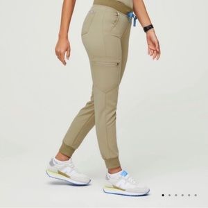 Figs sandstone regular rise joggers petite small